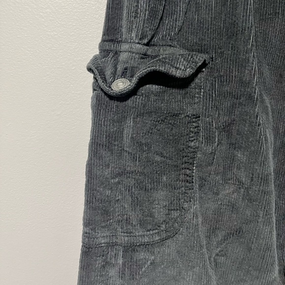 American Eagle Women’s Black Corduroy Cargo Pants Size 6 Regular - Picture 7 of 14